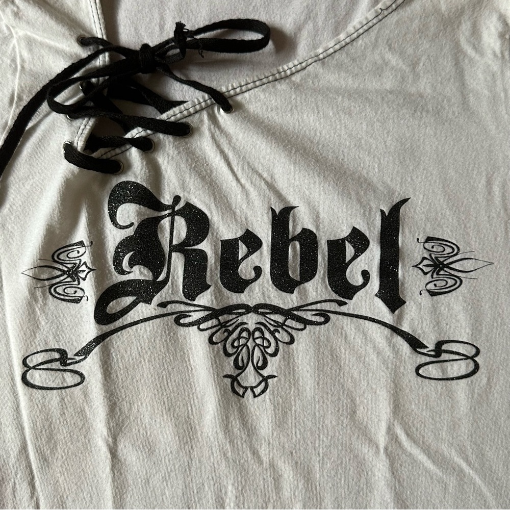 Early 2000s Glitter Graphic White Baby Tee Rebel Black Lace Up Short Sleeve - Picture 5 of 6